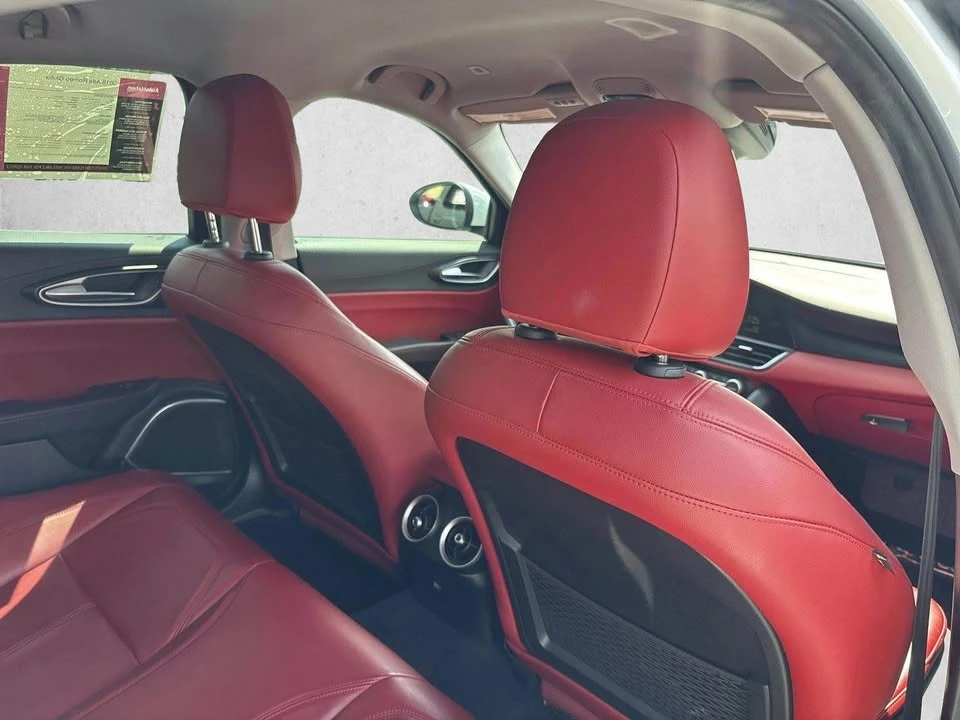 2018 Alfa Romeo Giulia - Image 14 of 16