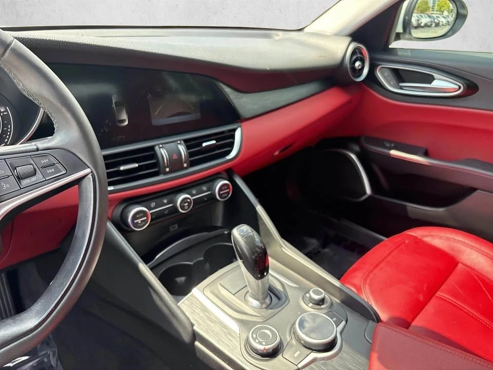 2018 Alfa Romeo Giulia - Image 7 of 16