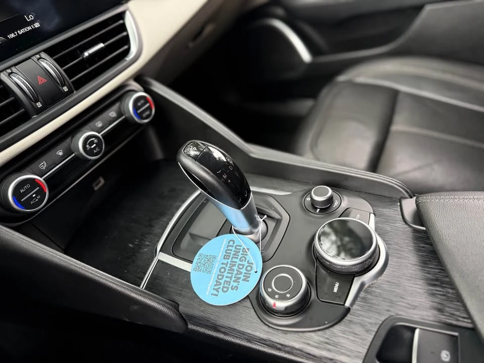 2018 Alfa Romeo Giulia - Image 18 of 19