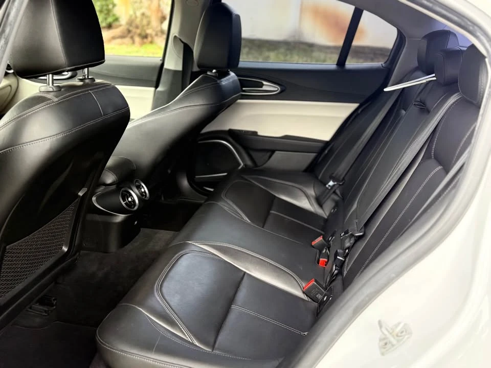 2018 Alfa Romeo Giulia - Image 11 of 19