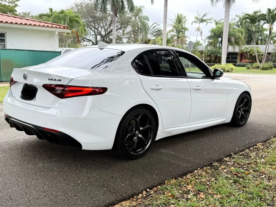 2018 Alfa Romeo Giulia - Image 5 of 19