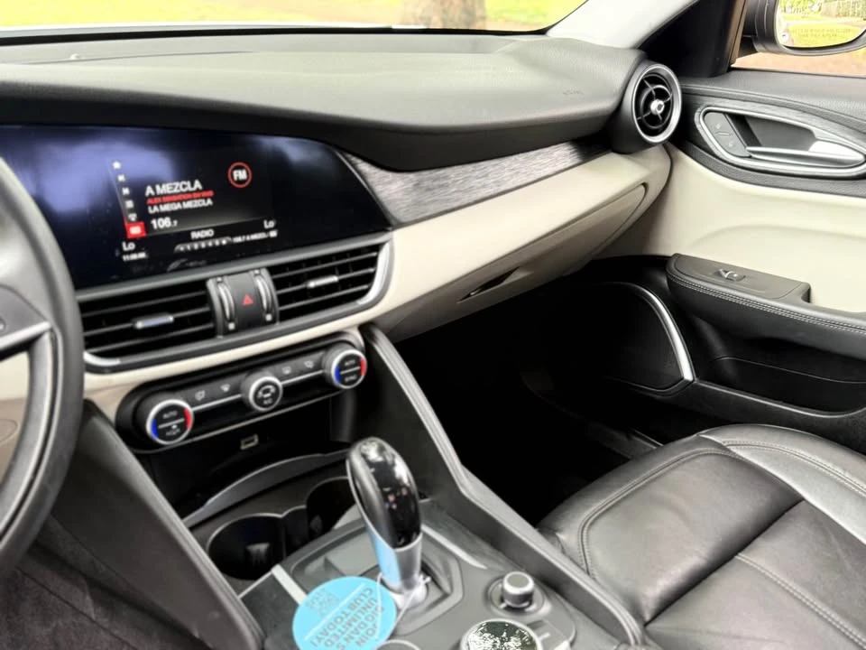 2018 Alfa Romeo Giulia - Image 16 of 19