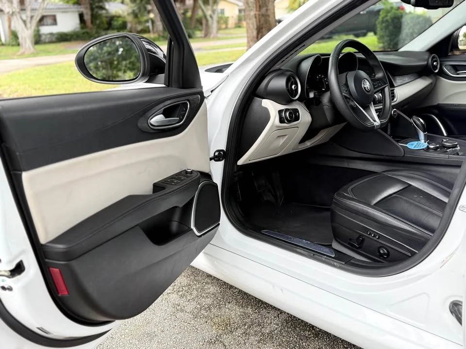 2018 Alfa Romeo Giulia - Image 12 of 19