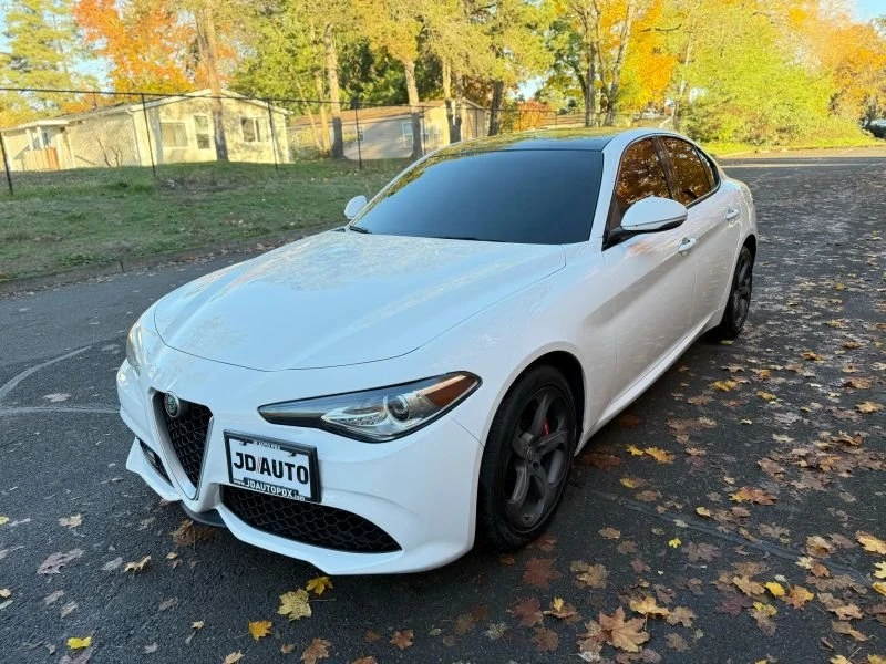 2018 Alfa Romeo Giulia - Image 11 of 20