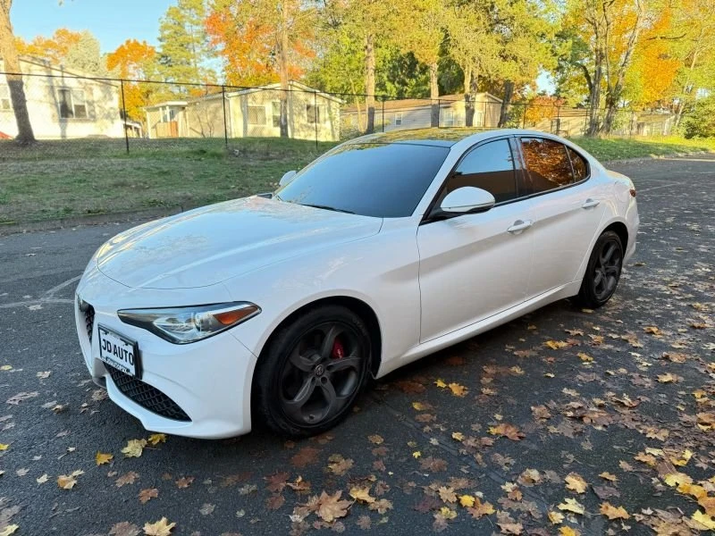 2018 Alfa Romeo Giulia - Image 10 of 20