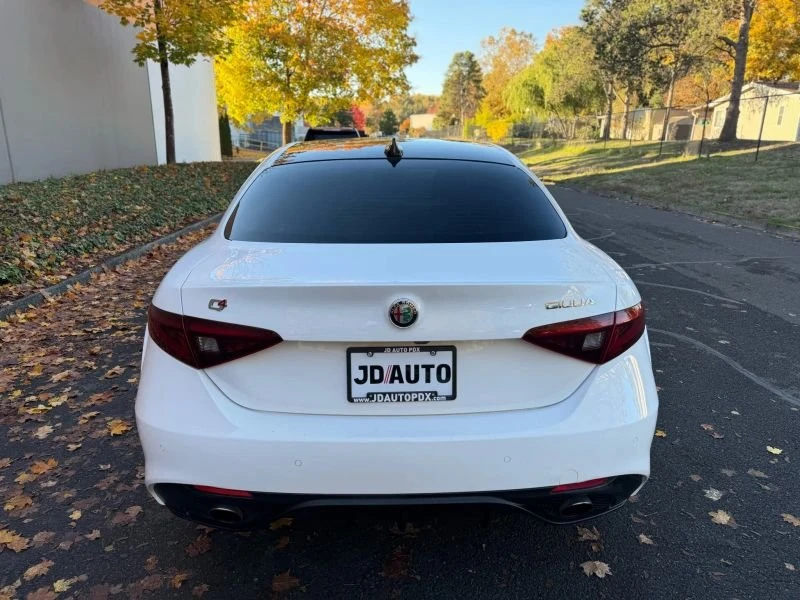 2018 Alfa Romeo Giulia - Image 6 of 20