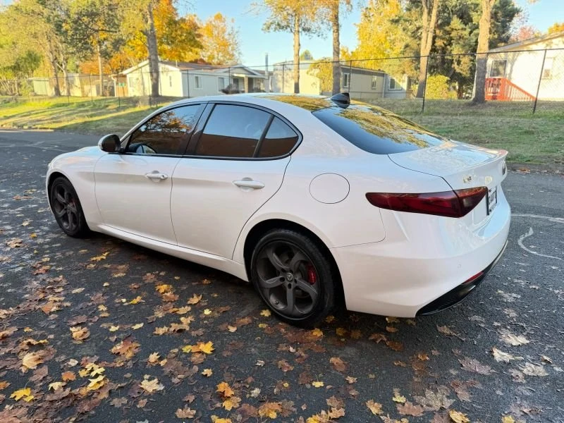 2018 Alfa Romeo Giulia - Image 8 of 20
