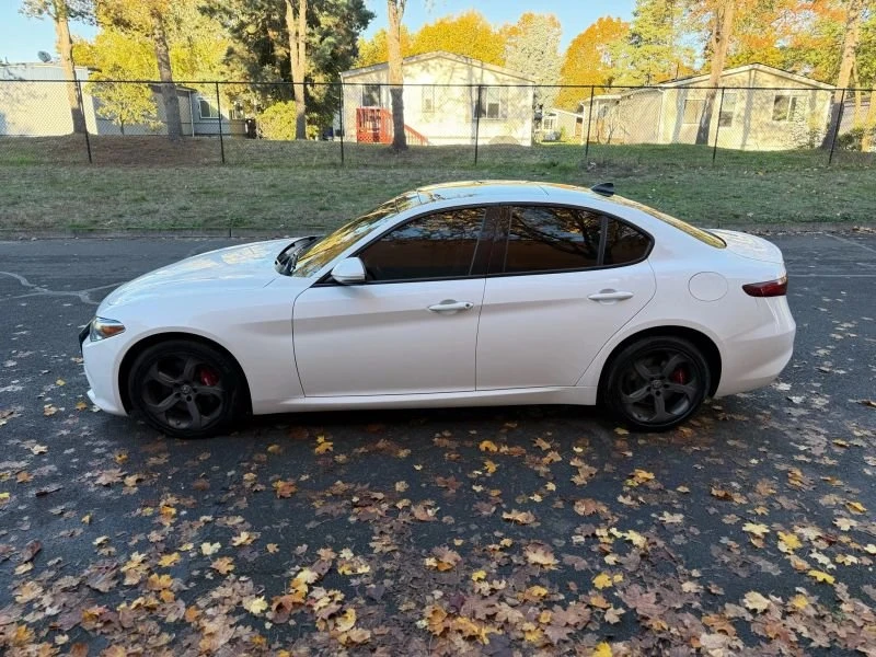 2018 Alfa Romeo Giulia - Image 9 of 20