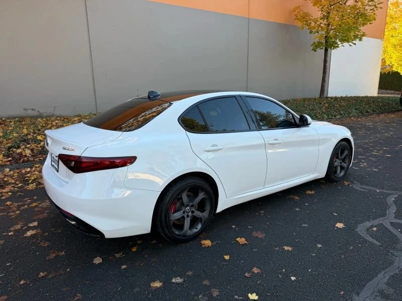 2018 Alfa Romeo Giulia - Image 5 of 20