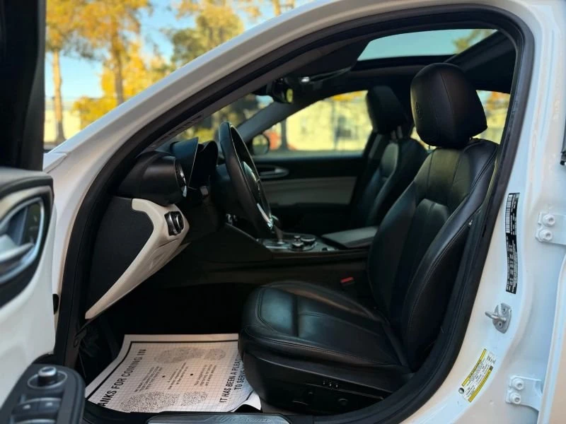 2018 Alfa Romeo Giulia - Image 14 of 20