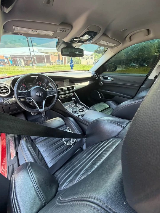 2018 Alfa Romeo Giulia - Image 5 of 8