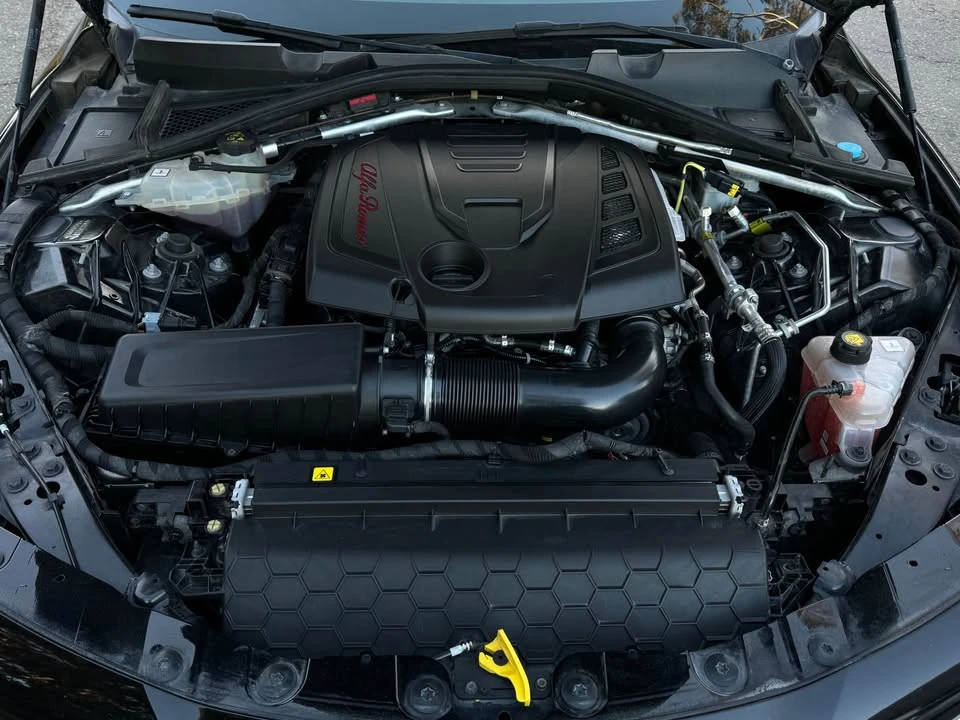 2018 Alfa Romeo Giulia - Image 14 of 15