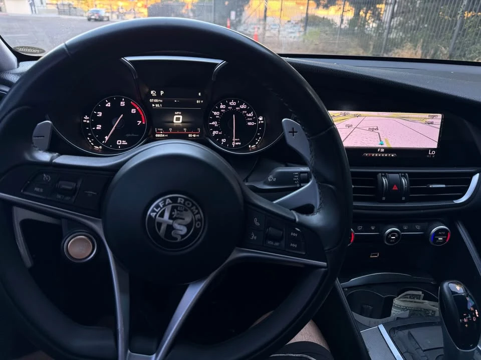 2018 Alfa Romeo Giulia - Image 13 of 15