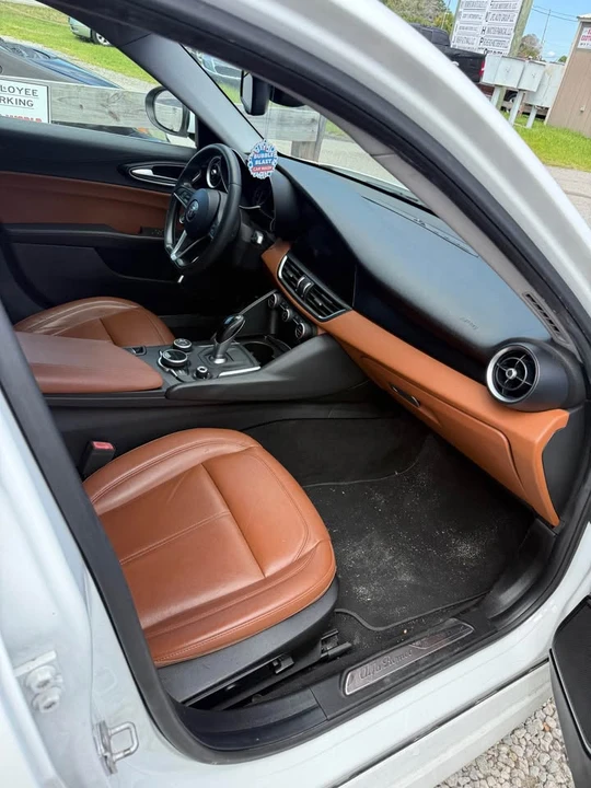 2018 Alfa Romeo Giulia - Image 5 of 6