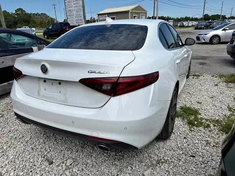 2018 Alfa Romeo Giulia Giulia