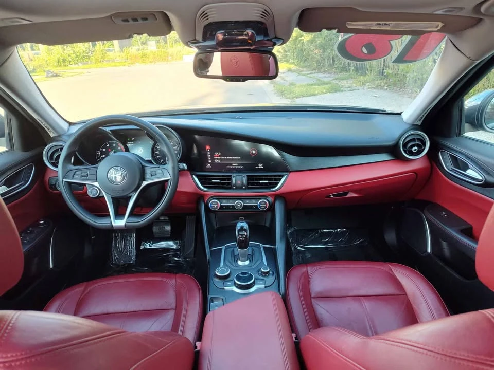 2018 Alfa Romeo Giulia - Image 16 of 20