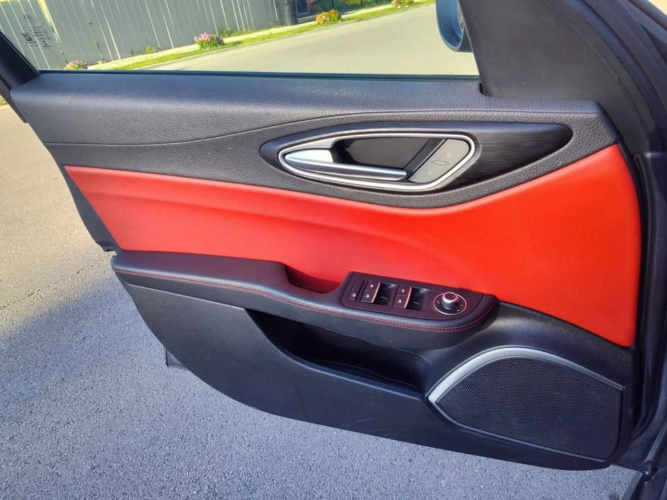 2018 Alfa Romeo Giulia - Image 11 of 20