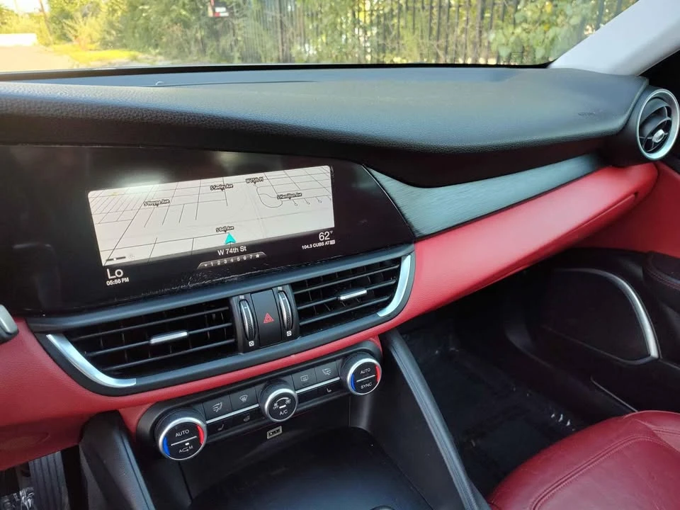 2018 Alfa Romeo Giulia - Image 13 of 20