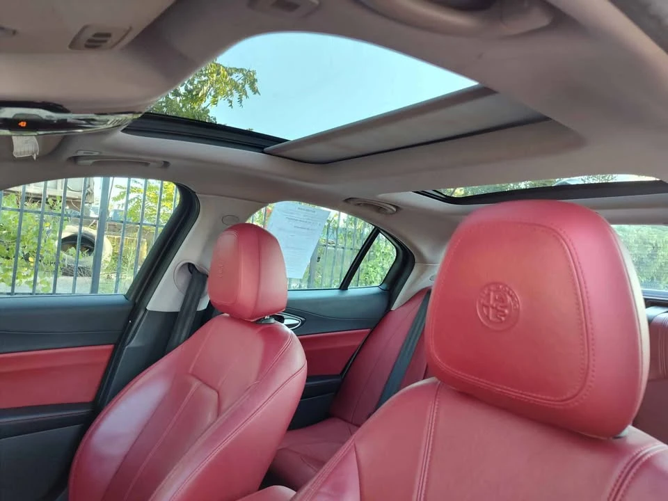 2018 Alfa Romeo Giulia - Image 15 of 20