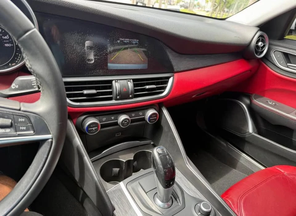 2018 Alfa Romeo Giulia - Image 9 of 9
