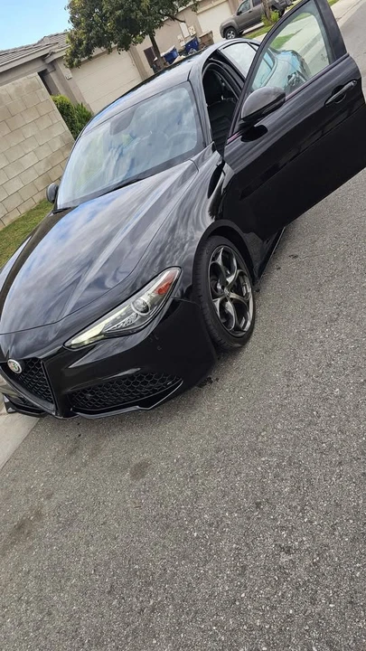 2018 Alfa Romeo Giulia - Image 11 of 12