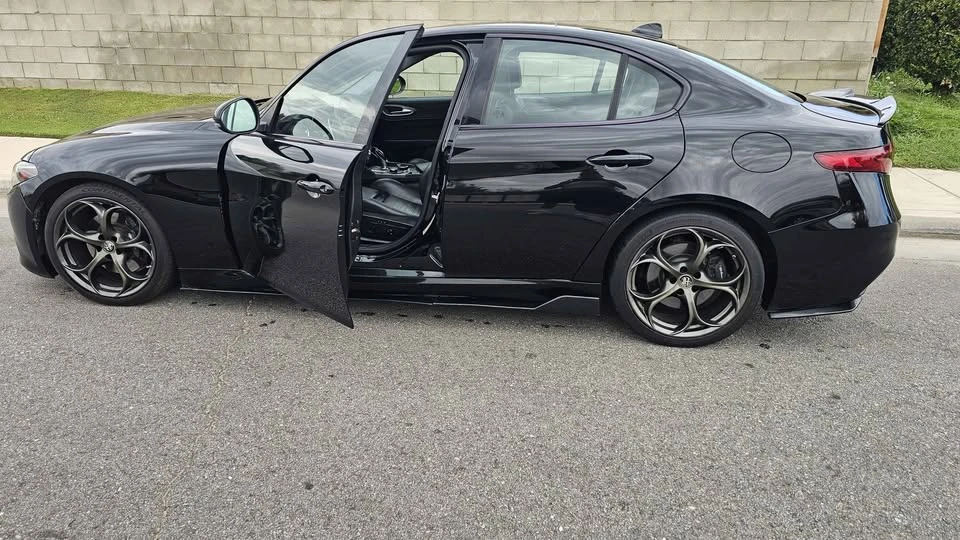 2018 Alfa Romeo Giulia - Image 10 of 12