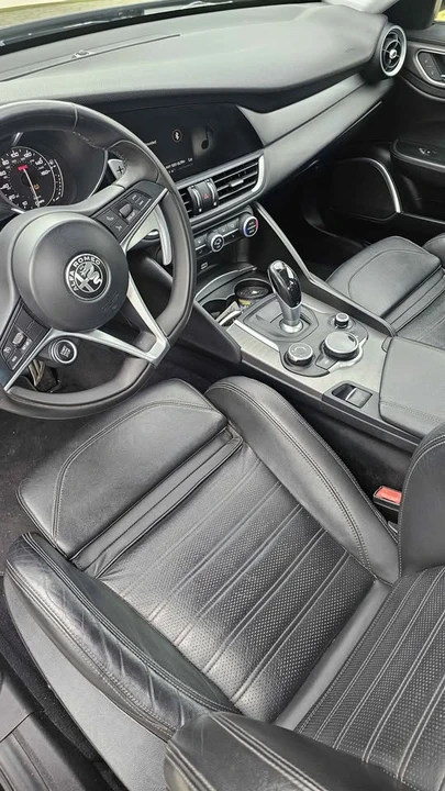2018 Alfa Romeo Giulia - Image 8 of 12