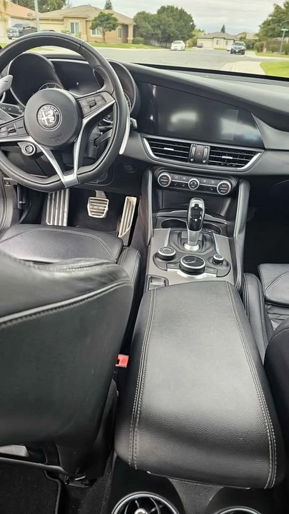 2018 Alfa Romeo Giulia - Image 9 of 12