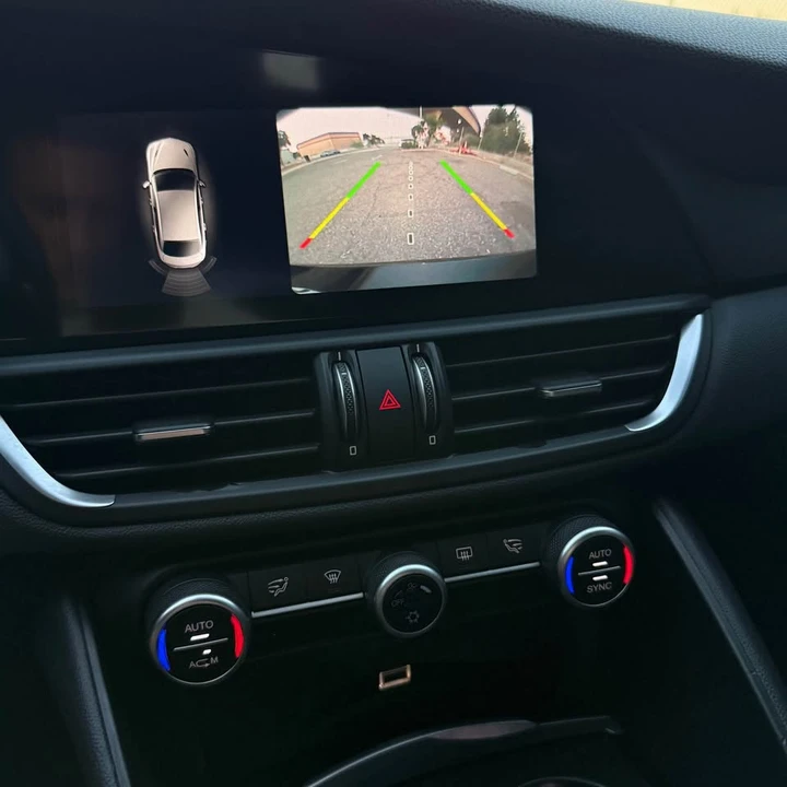 2018 Alfa Romeo Giulia - Image 14 of 15