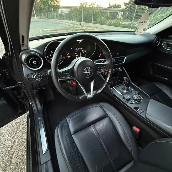 2018 Alfa Romeo Giulia - Image 15 of 15