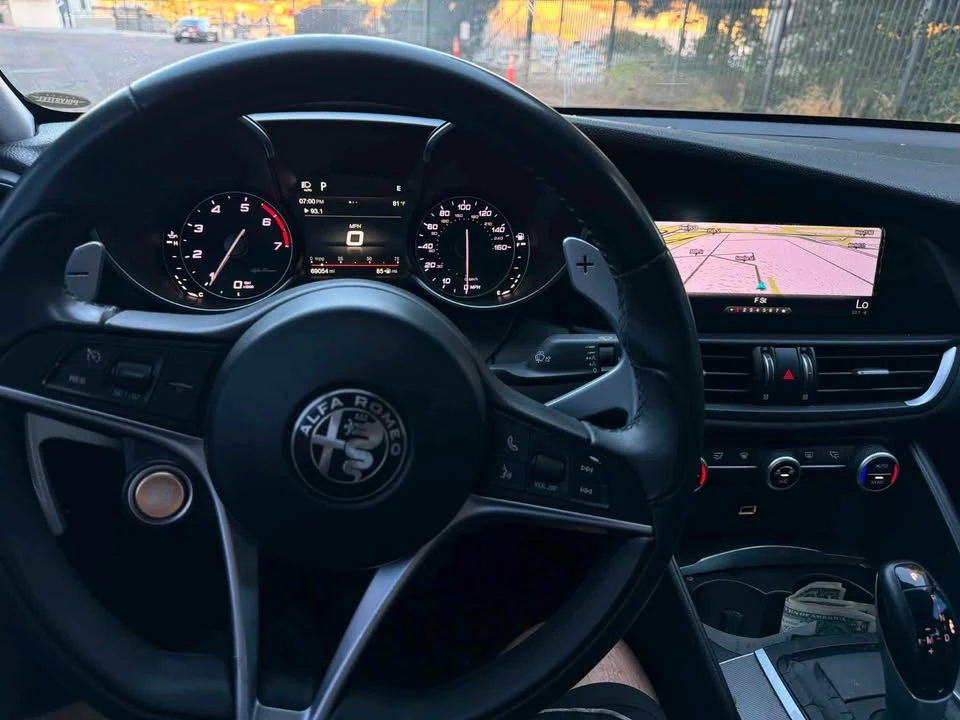 2018 Alfa Romeo Giulia - Image 10 of 14