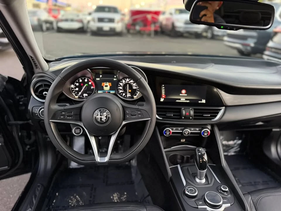 2018 Alfa Romeo Giulia - Image 12 of 20