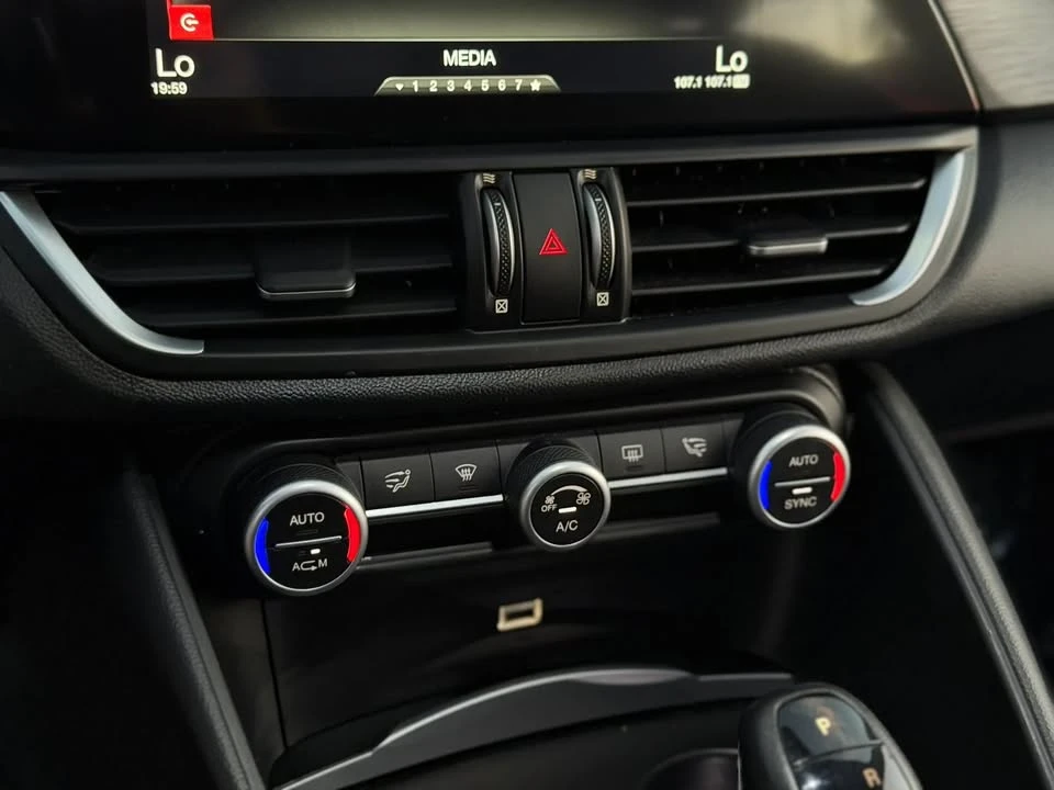 2018 Alfa Romeo Giulia - Image 16 of 20