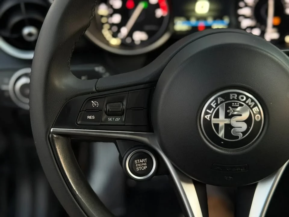 2018 Alfa Romeo Giulia - Image 13 of 20