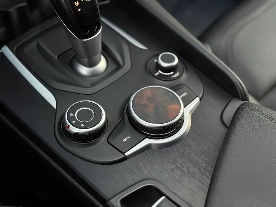 2018 Alfa Romeo Giulia - Image 19 of 20