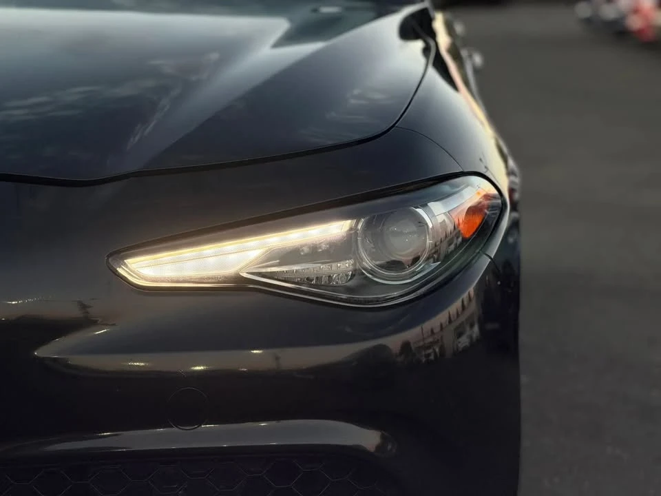 2018 Alfa Romeo Giulia - Image 5 of 20