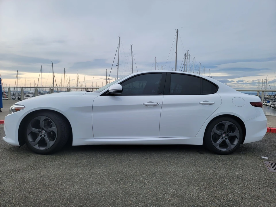 2018 Alfa Romeo Giulia - Image 13 of 31