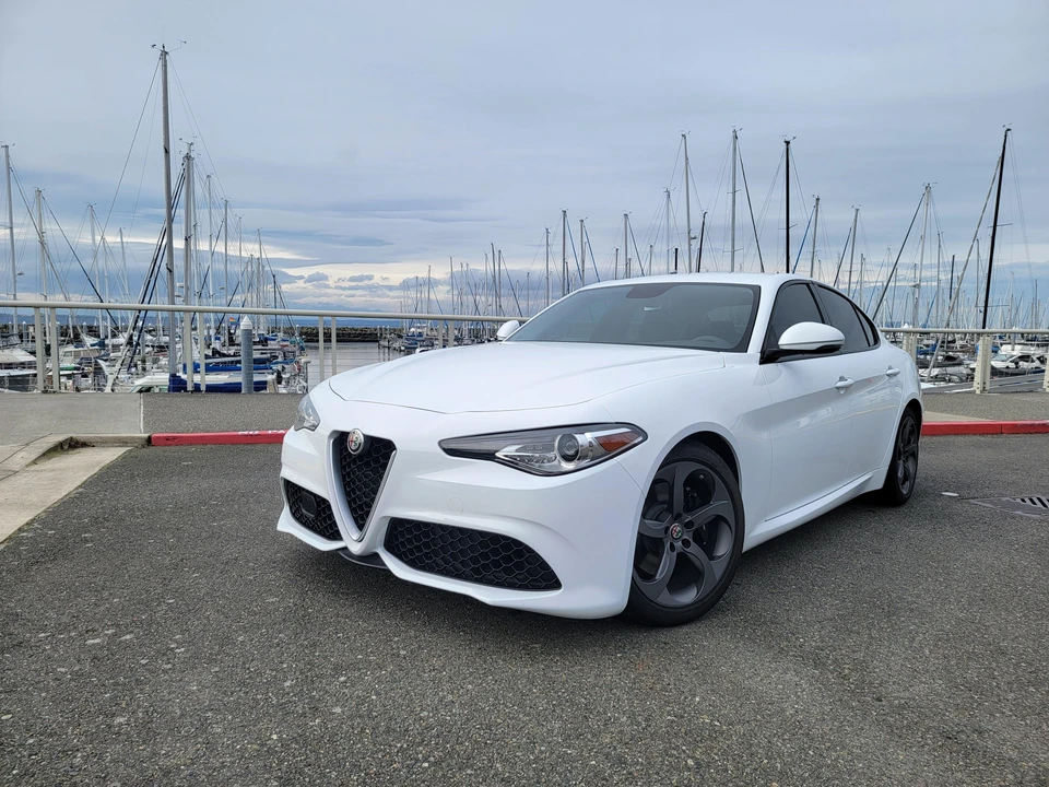 2018 Alfa Romeo Giulia - Image 11 of 31