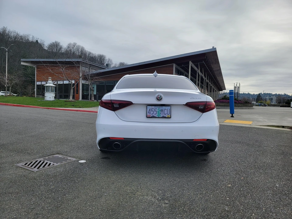 2018 Alfa Romeo Giulia - Image 18 of 31