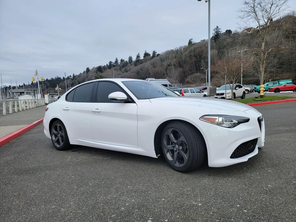 2018 Alfa Romeo Giulia - Image 26 of 31