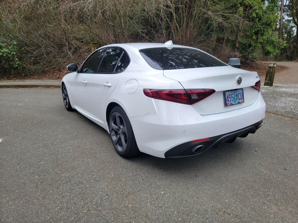 2018 Alfa Romeo Giulia - Image 17 of 31