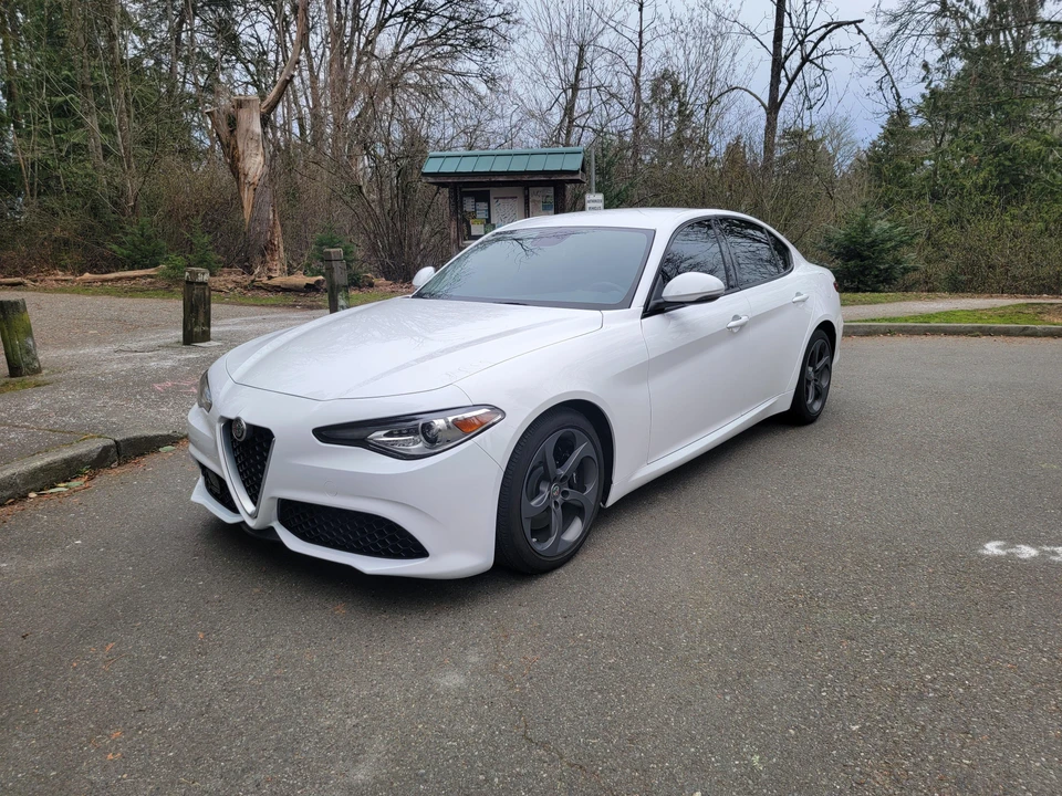 2018 Alfa Romeo Giulia - Image 10 of 31