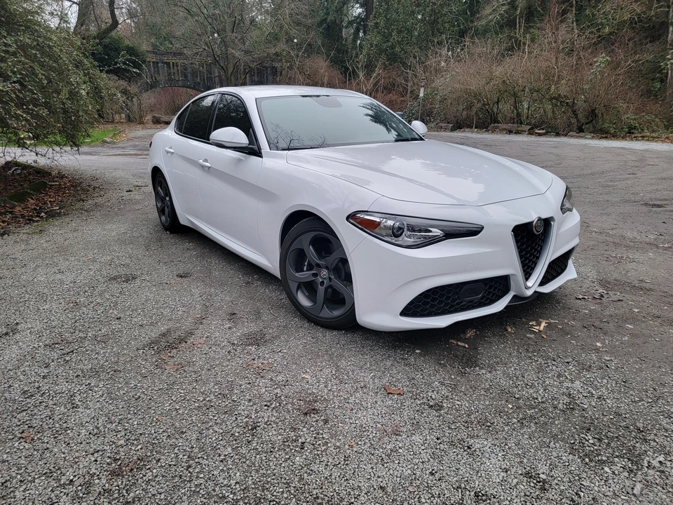 2018 Alfa Romeo Giulia - Image 28 of 31