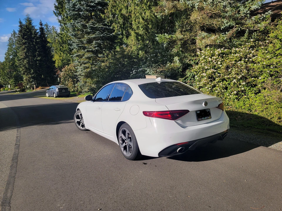 2018 Alfa Romeo Giulia - Image 16 of 31