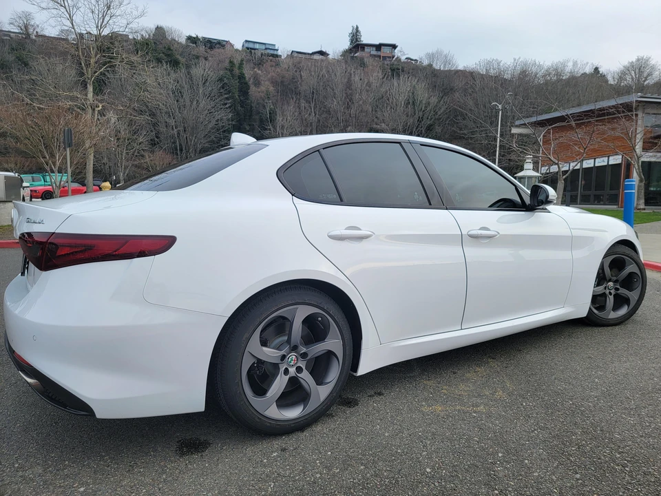 2018 Alfa Romeo Giulia - Image 24 of 31