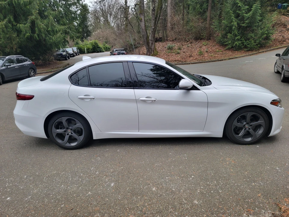 2018 Alfa Romeo Giulia - Image 25 of 31