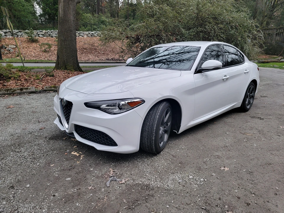 2018 Alfa Romeo Giulia - Image 12 of 31