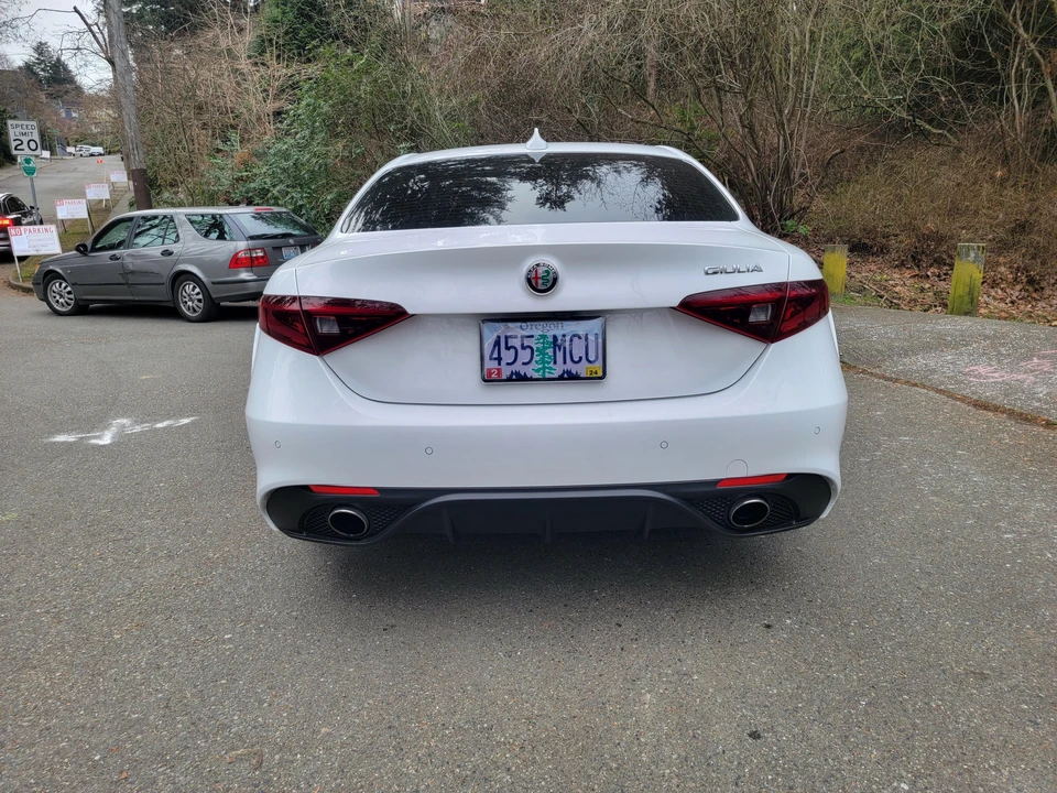 2018 Alfa Romeo Giulia - Image 19 of 31