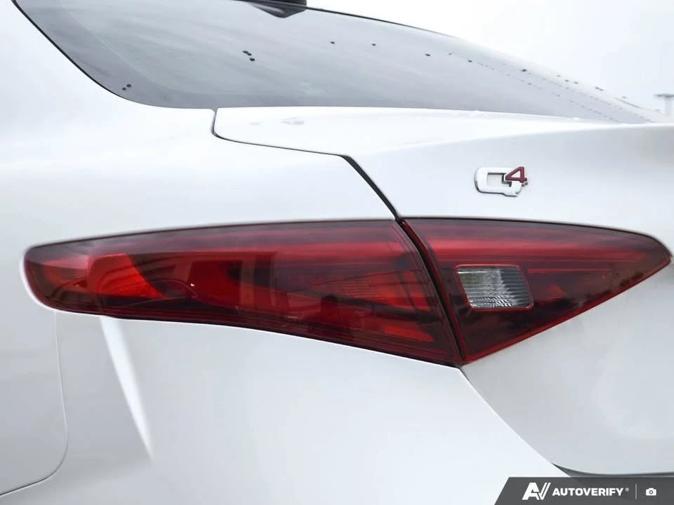 2018 Alfa Romeo Giulia - Image 15 of 20