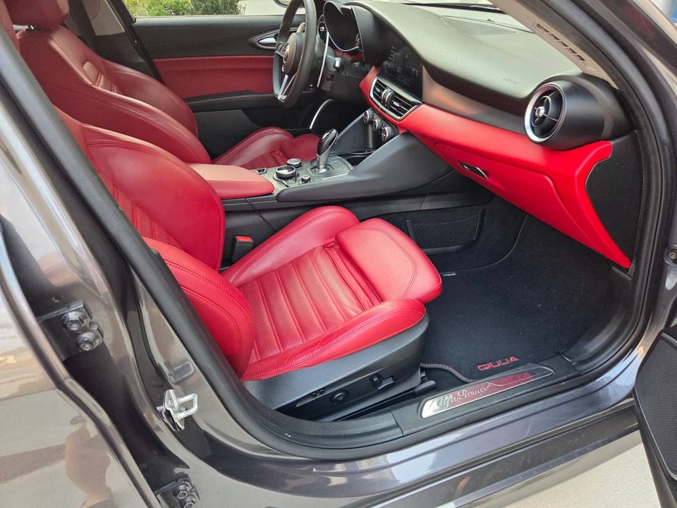2018 Alfa Romeo Giulia - Image 10 of 22